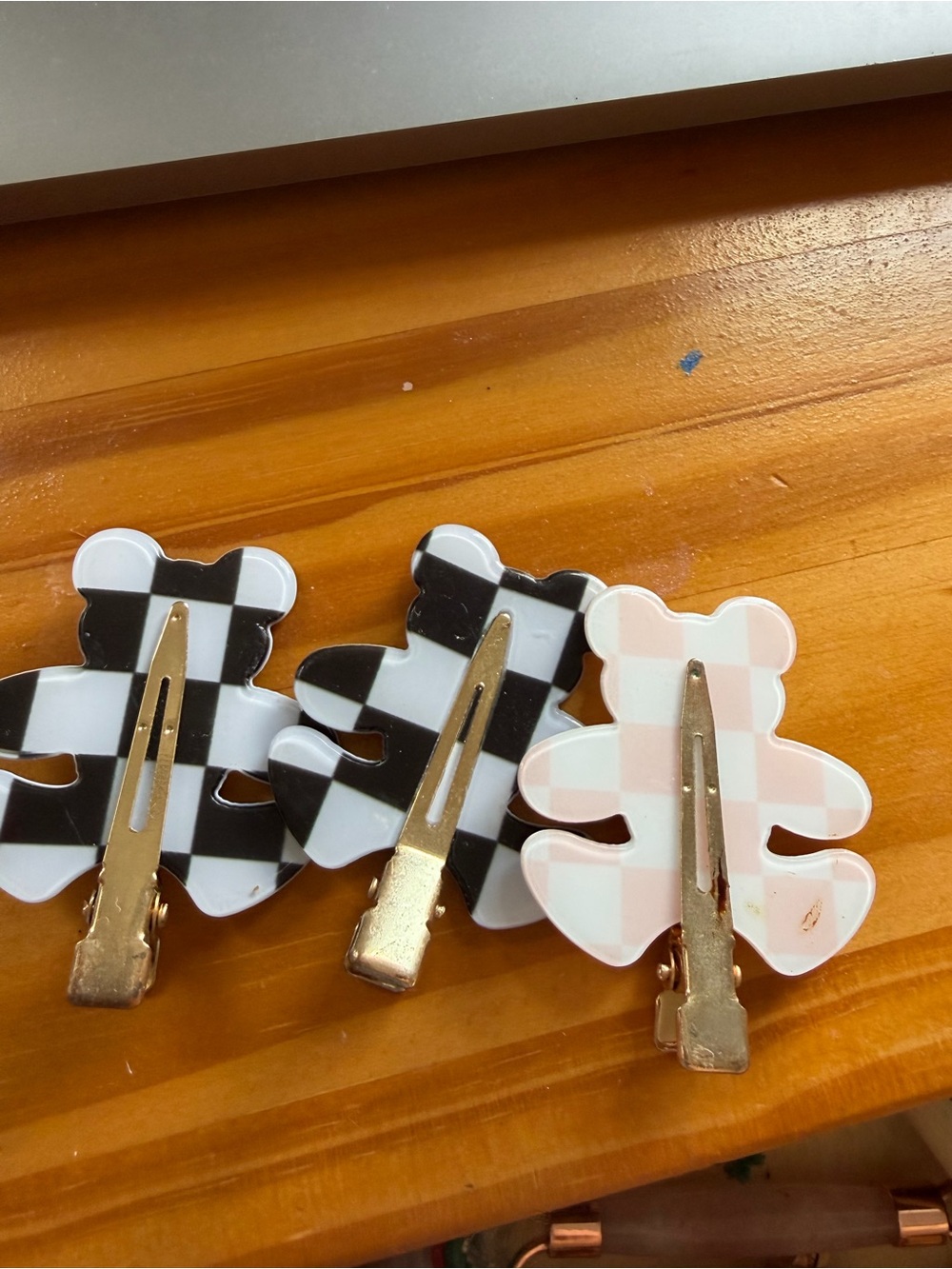 Bear-Shaped Checkered Hair Clips - Black & Pink